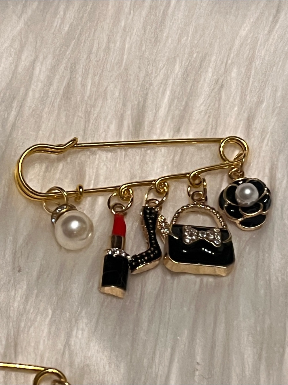 Charm Safety Pin or Brooches pink,white or black pick one Choose your color - Picture 15 of 17